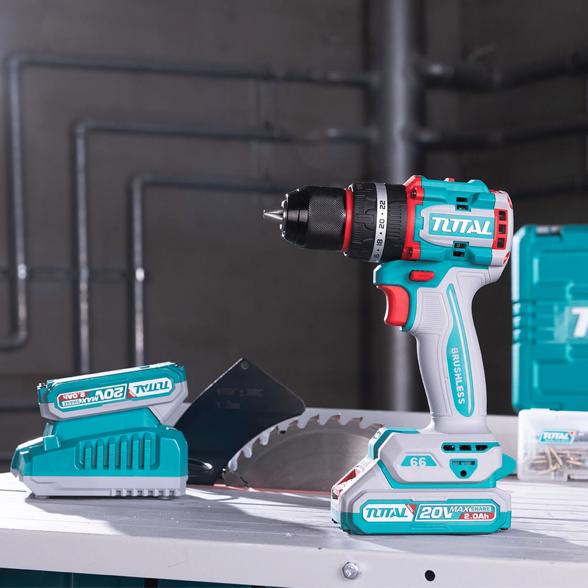 Taladro atornillador/percutor 13mm marca total 20v 66Nn 2bat x 2ah Brushless